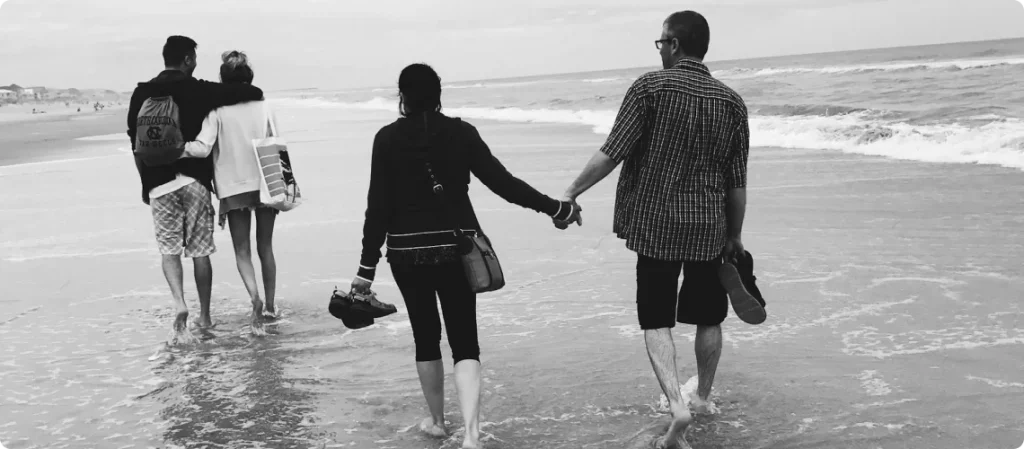 Par deltar i gruppeterapi for å styrke kommunikasjon og relasjonsdynamikk.