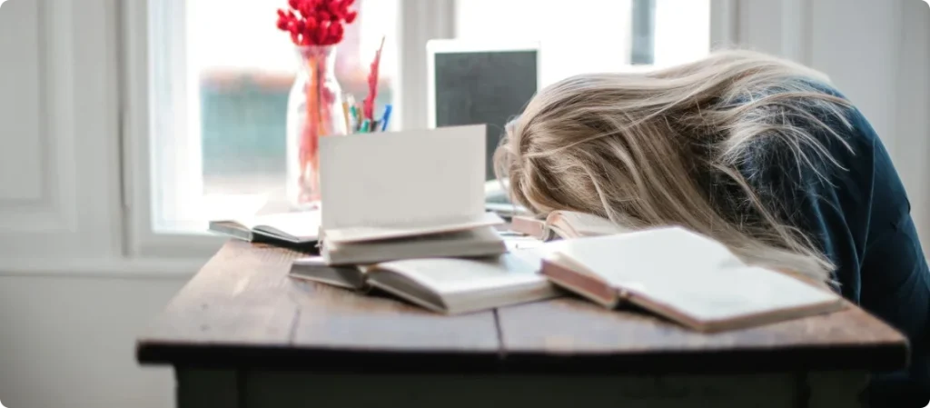 Spiseforstyrrelser i arbeids- og skoleliv: student som håndterer utfordringer