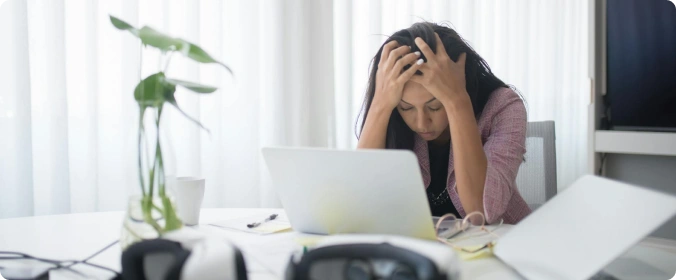 Terapeut som leder avslapningsøvelser for stressmestring